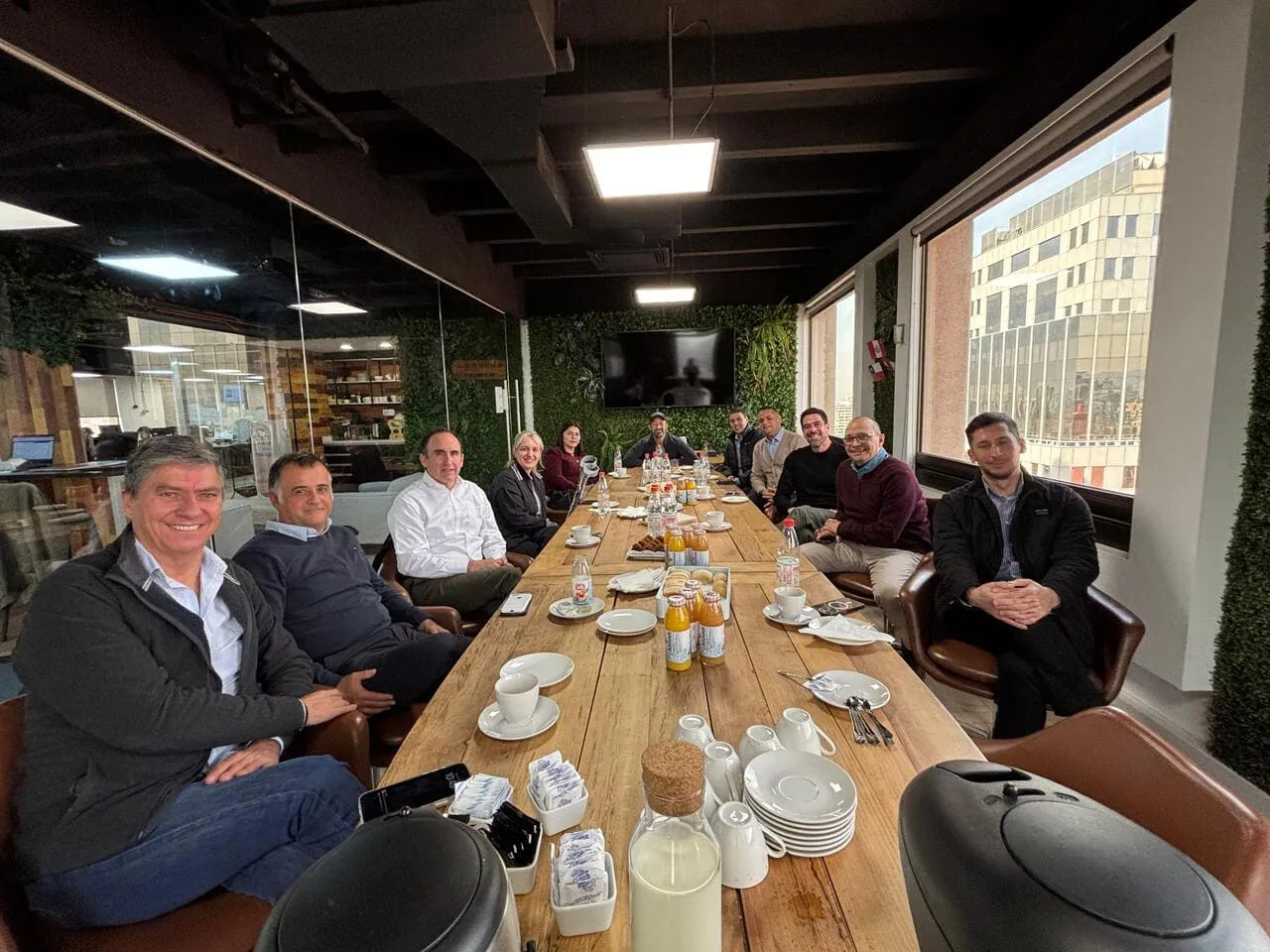 Ejecutivos dialogan sobre inteligencia artificial y logística en evento de KLog.co en América Latina