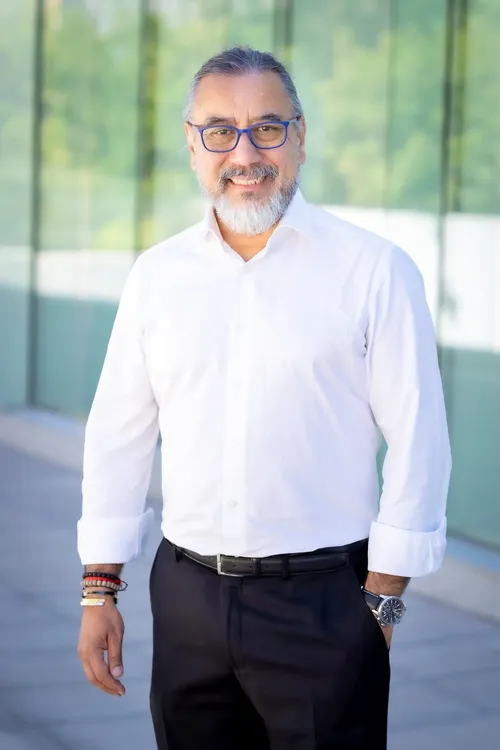 Equipo brindando soporte técnico en sistema de factura electrónica en Chile